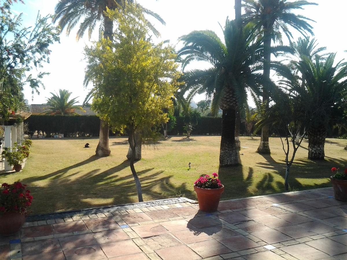Отель Hacienda La Indiana Лос-Паласьос-и-Вильяфранка Экстерьер фото